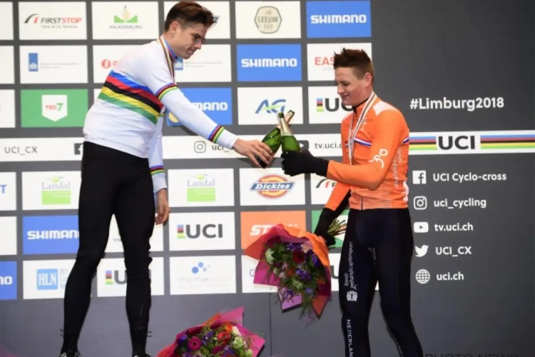 Mental coach van Wout Van Aert legt uit waarom Mathieu van der Poel zichzelf niet was op het WK