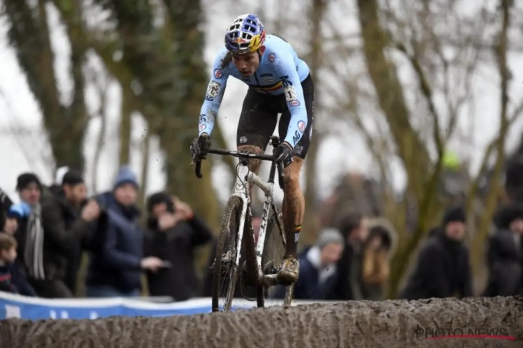 Van Aert "Had tweestrijd verwacht", maar gaat de geschiedenis in: "Historisch, iconen van de sport die het me voordeden"