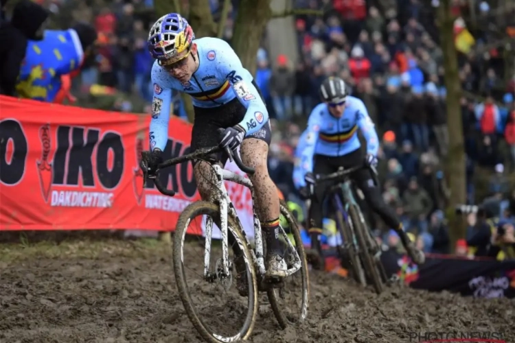 Absoluut fenomenale demonstratie van Wout Van Aert, die derde wereldtitel op rij pakt in hol van de leeuw