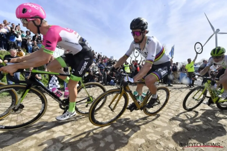 ? Peter Sagan sleutelt in volle aanval doodgewoon aan zijn stuur