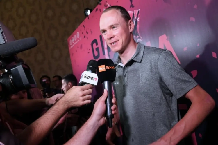 Opvallend: baas van de Giro komt met geruststellende boodschap voor geplaagde Chris Froome