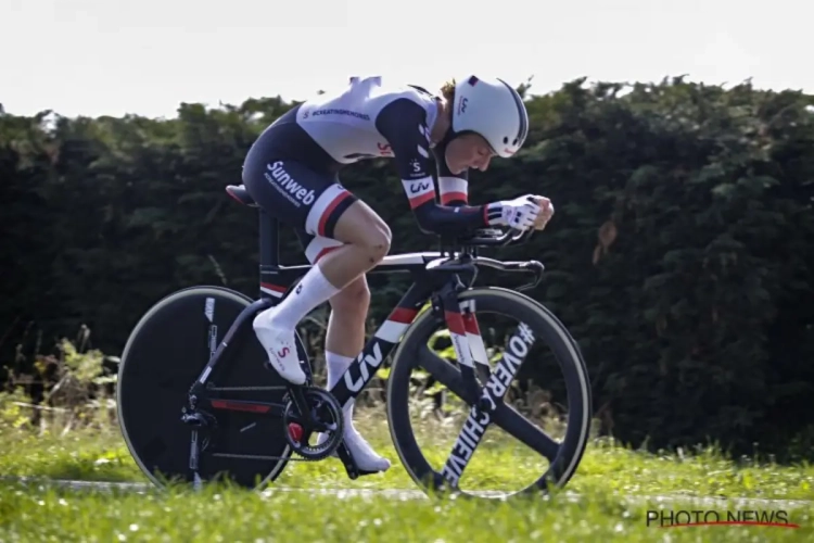 Het blijft gevaarlijk: patente hardrijdster mist WK na crash op training met ... voetganger