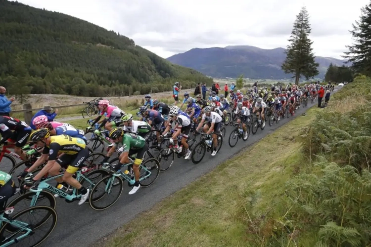 Britten opnieuw aan het feest in de Ronde van de Toekomst, Fransman neemt de leiderstrui over 