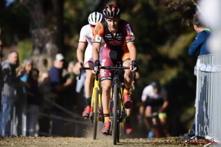 De enige die Van Aert en van der Poel (even) kon volgen in Bern: "Heb me daarbij ferm opgeblazen"