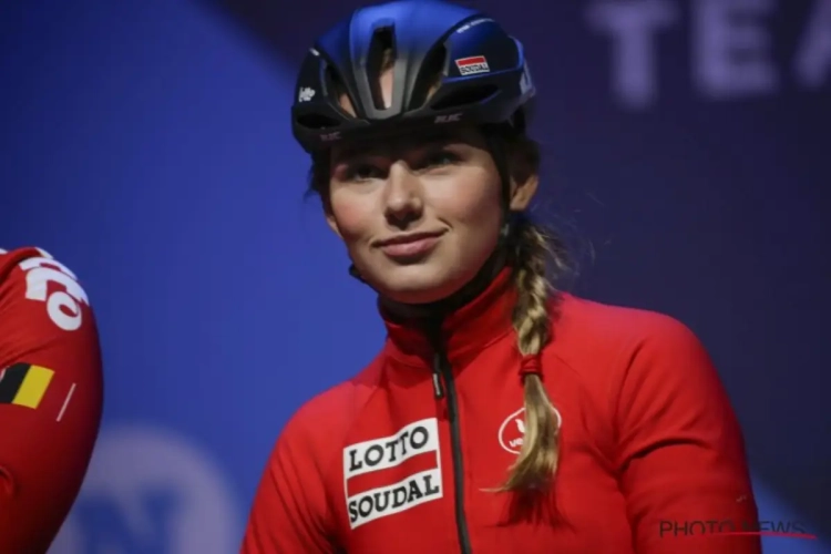 ? ? "Het geeft een frissere look": Puck Moonen, Lotte Kopecky en Thomas De Gendt stellen nieuw shirtje voor