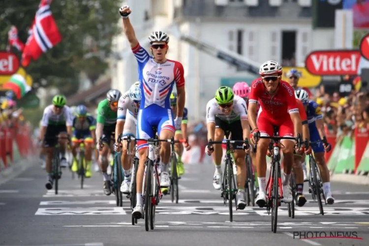 Van Aert spurt naar knappe derde plaats, Démare wint Milaan-Turijn