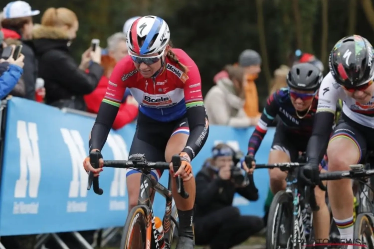 Nederlandse kampioene viert feest in de Omloop Het Nieuwsblad bij de vrouwen