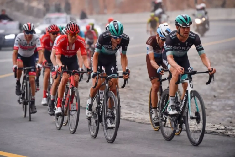 Zaterdag maakte hij al indruk in Strade Bianche, zondag won beloftevolle ex-renner QuickStep na mooie koers