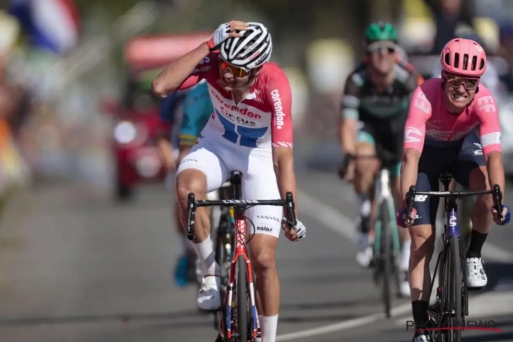 🎥 Commentatoren worden helemaal gek na fenomenale zege Mathieu van der Poel