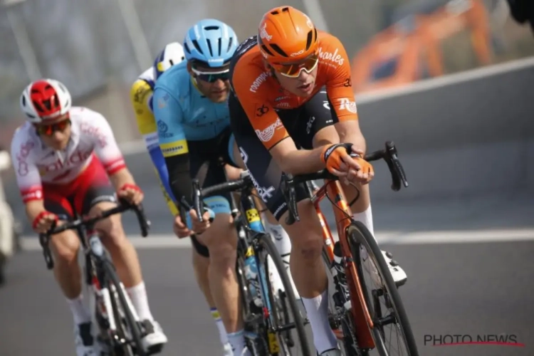 Nederlander van Roompot-Charles blijft in Ronde van Yorkshire net uit de greep van aanstormend peloton