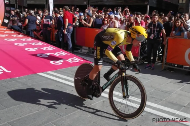 Demonstratie van Roglic eist zijn tol en stuurt andere renner na acht kilometer zelfs weer huiswaarts