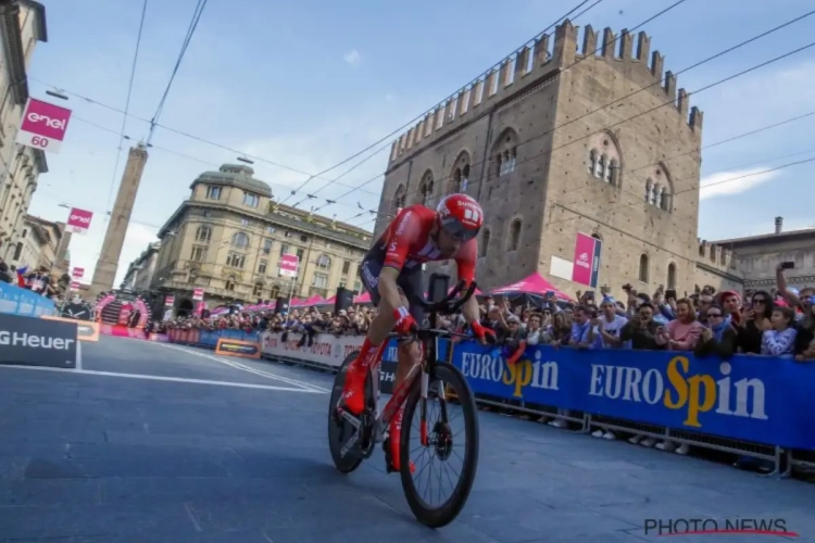 Tom Dumoulin legt zich al heel vroeg neer bij waardeverhouding