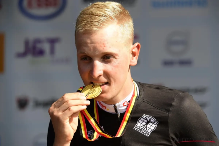 Tim Merlier laat zijn Belgische kampioenentrui voor het eerst blinken met knappe sprintzege