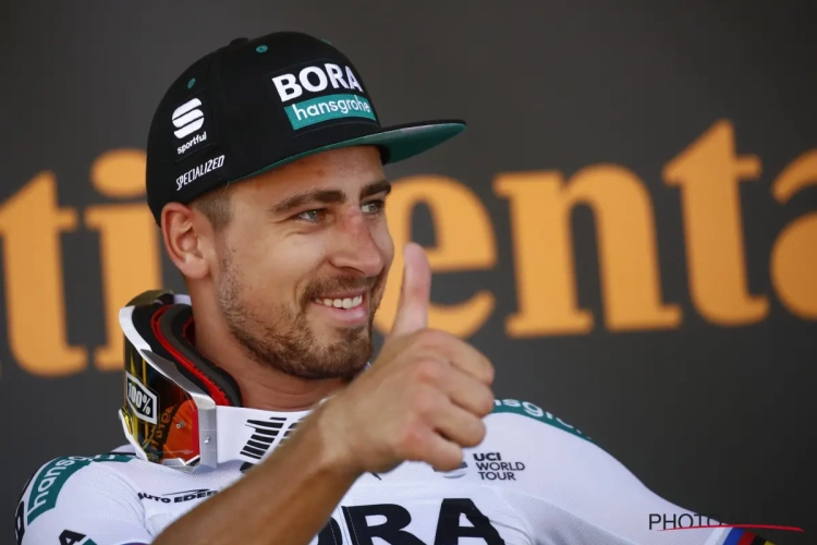 🎥 Speelbeer Sagan doet het weer: 'front wheelie' in volle ontsnapping