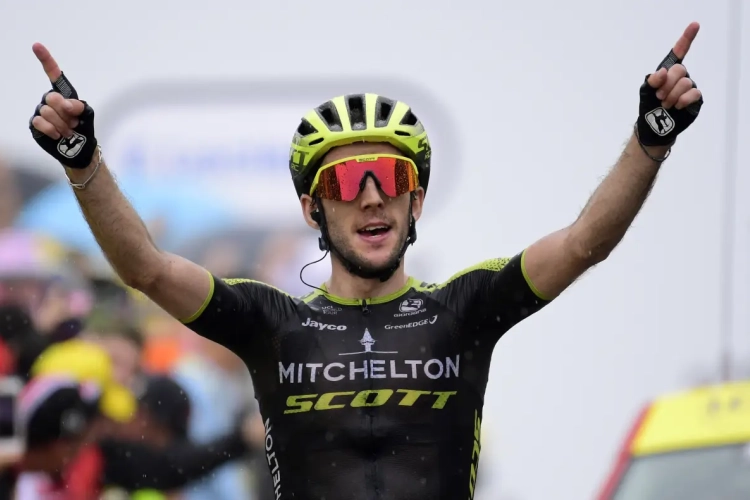 Simon Yates zet koninginnenetappe Tirreno-Adriatico op zijn naam en wordt ook de nieuwe leider 