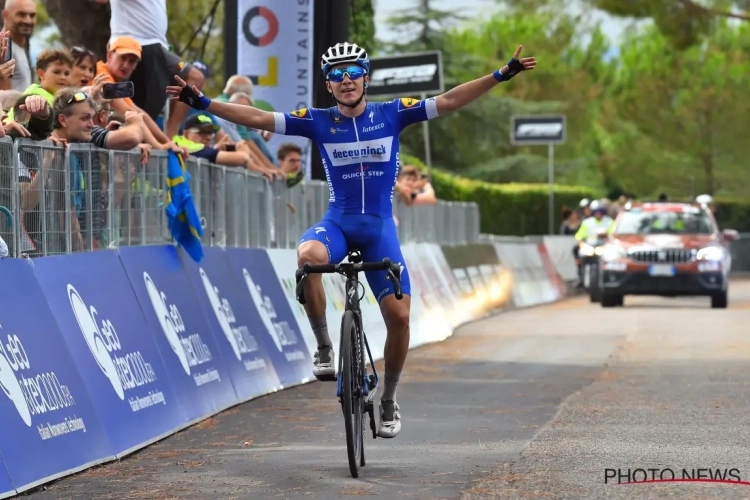 Evenepoel duidt vaderfiguren aan bij Deceuninck-Quick.Step: "Van huidige profrenners de grootste kampioen"