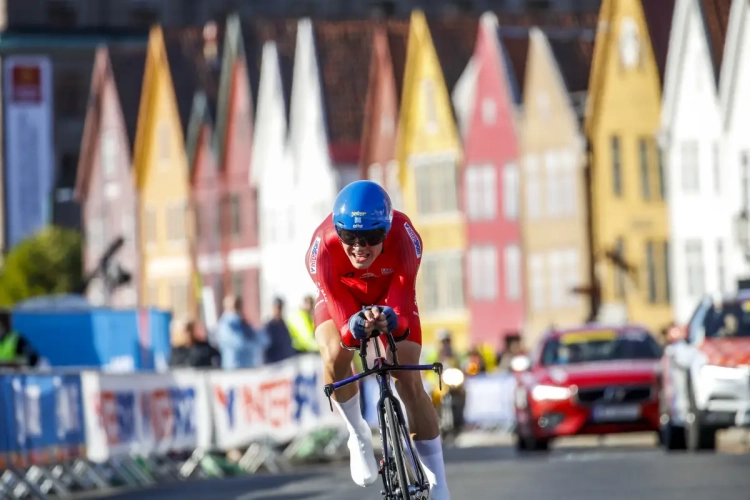 Renner van Jumbo-Visma is de nieuwe Noorse kampioen in het tijdrijden: "Sinds de Giro gaat het heel goed"