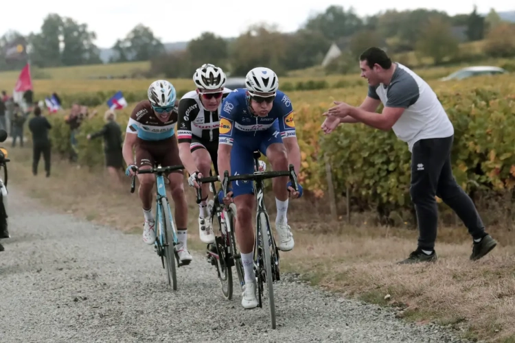 Parijs-Tours kiest opnieuw voor gevaarlijke stroken, Lefevere trekt zijn conclusies