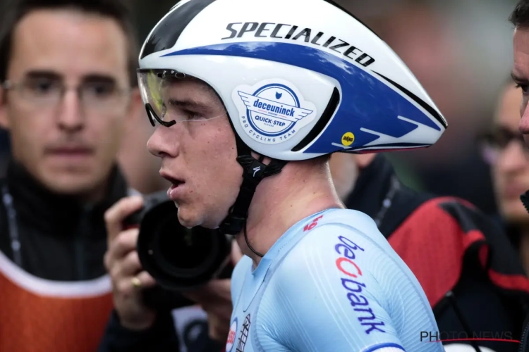 Dennis degradeert de tegenstand en verlengt zijn wereldtitel, Evenepoel mee op het podium