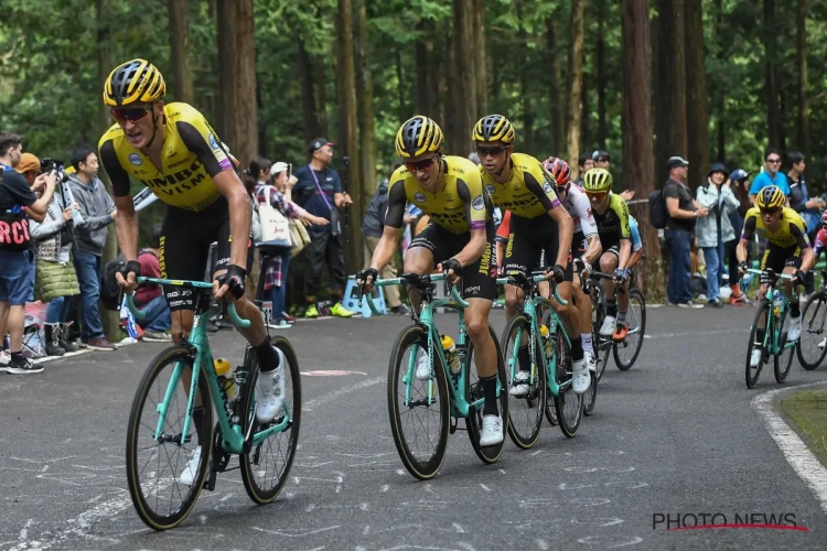 Slecht nieuws voor Robert Gesink (36): hij houdt een bekkenbreuk over aan zijn val in Tour Down Under