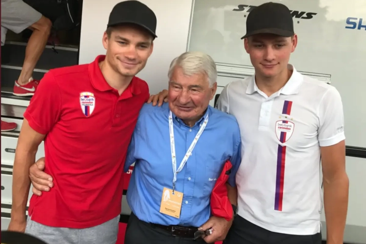 Mathieu en David van der Poel eren opa Poulidor: "Mijn held en allergrootste supporter"