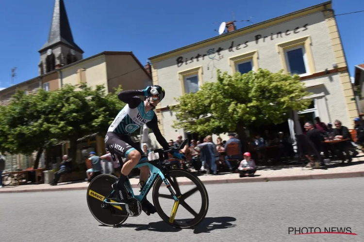 Rolland eindwinnaar in de Savoie, Lotto-youngster Van Gils houdt ondanks mechanische pech podiumplek vast