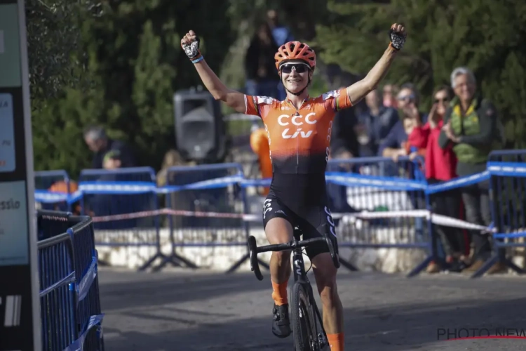 Marianne Vos overklast voltallig deelnemersveld en boekt tweede veldritzege van het seizoen