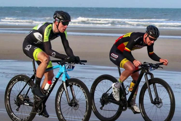 Timothy Dupont na nederlaag op EK strandwielrennen: "Ik ben bestolen"