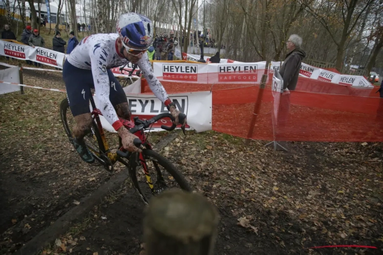 Pidcock pakt het volledig anders aan dan Evenepoel en lonkt onder andere naar Ineos