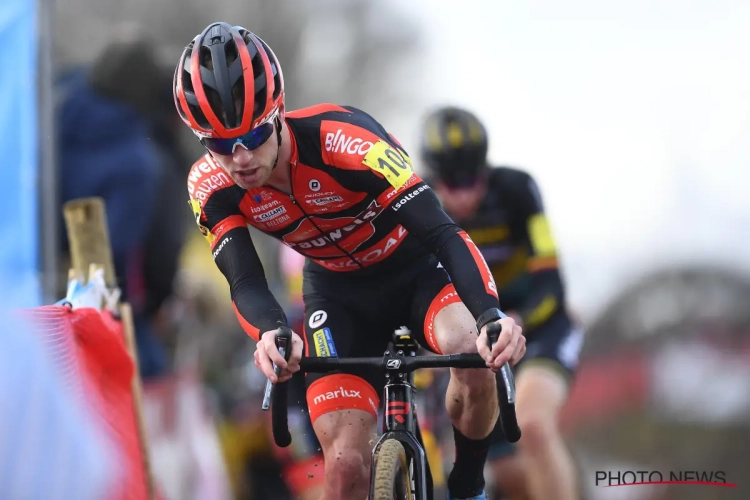 Eli Iserbyt houdt ploegmaat Michael Vanthourenhout af en wint de Parkcross in Maldegem