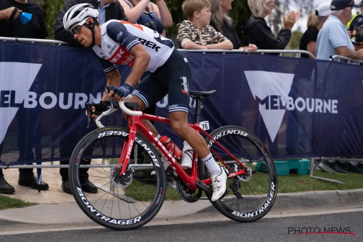 Richie Porte en Michael Matthews zitten met Belgische autoracer in fietsgroep