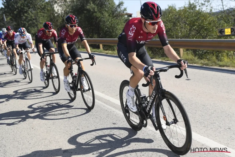 Rohan Dennis rijdt Froome, Bernal en zijn andere ploegmaats eraf in Alpe du Zwift