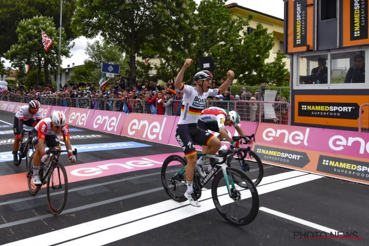 🎥 Throwback: spurter van Bora-Hansgrohe ontwijkt val en vloert vervolgens Viviani en Ewan aan de streep