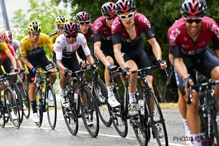 Egan Bernal begint met pijn aan de Tour de France: "Er is nog werk aan"