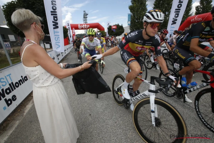 Tim Merlier laat Belgische tricolore blinken in Brussels Cycling Classic, nummers twee en drie vallen na aankomst