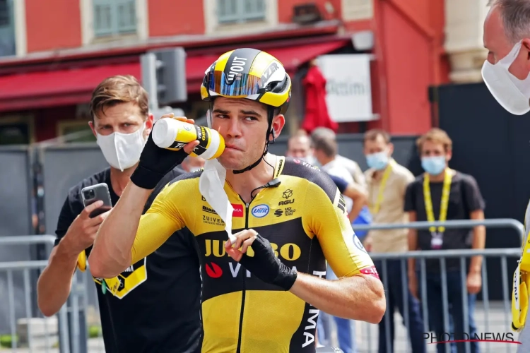 De rit van Van Aert, bidonnen dragen en wachten op Dumoulin: "Het leven kan verkeren, mooi jasje toch?"