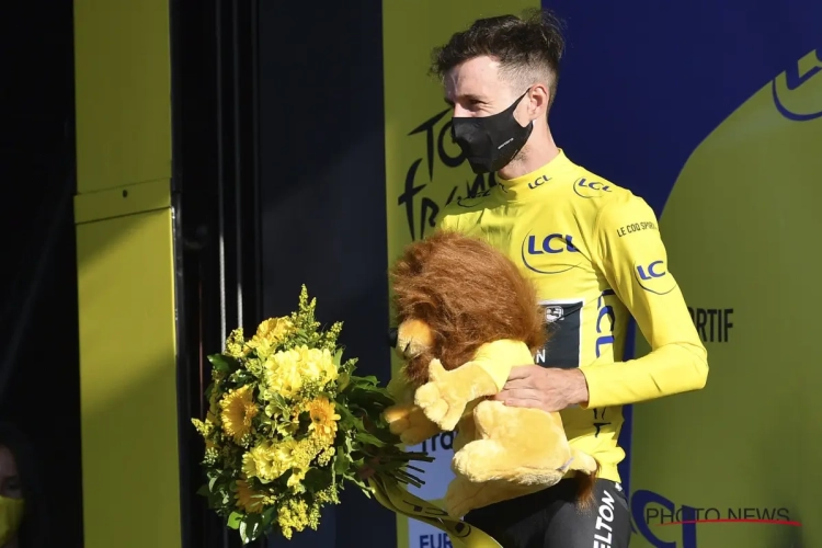 Adam Yates verbaasd nadat hij gele trui in de schoot geworpen krijgt, Alaphilippe gelaten