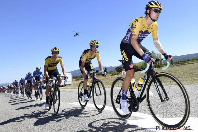 🎥 Primoz Roglic werd gevraagd naar zijn ploegmaat... Sam Bennett: "Lever je perskaart maar in"