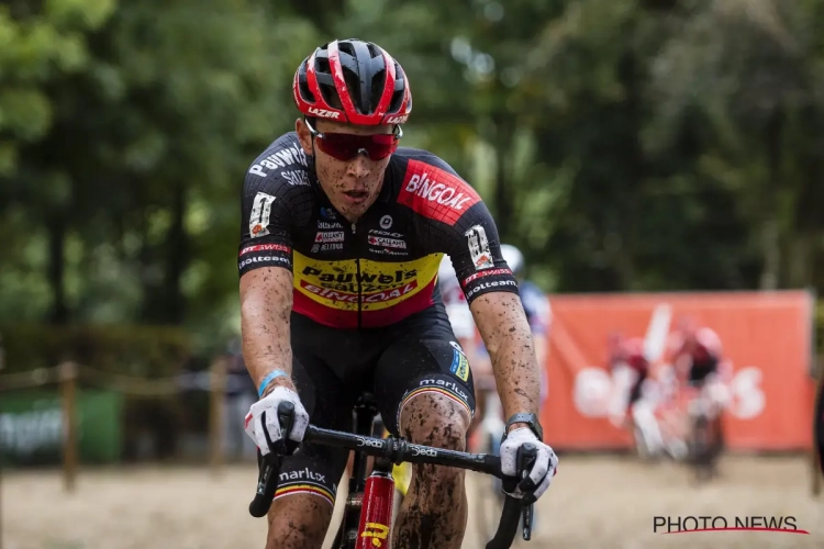 Sterke Sweeck maakt weinig fouten en pakt in Jaarmarktcross felbegeerde zege, Europese kampioen leidt in klassement