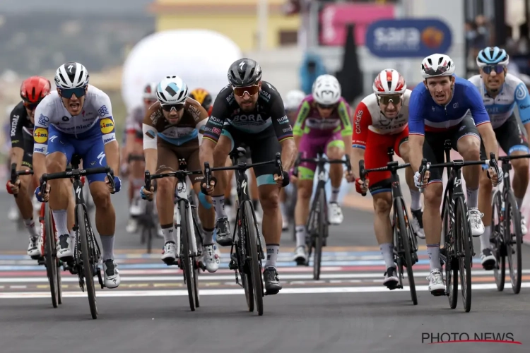 Ballerini sleept er top drie uit voor Deceuninck-Quick.Step ondanks te moeten uitwijken voor... een hond