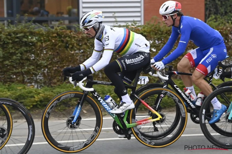 Eerste deelname Alaphilippe meteen 'speciaal': "Van start gaan in regenboogtrui is grote eer"