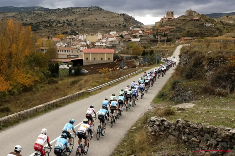 Negende etappe in de Vuelta wordt een rit voor de sprinters: peloton controleert kopgroep van twee renners