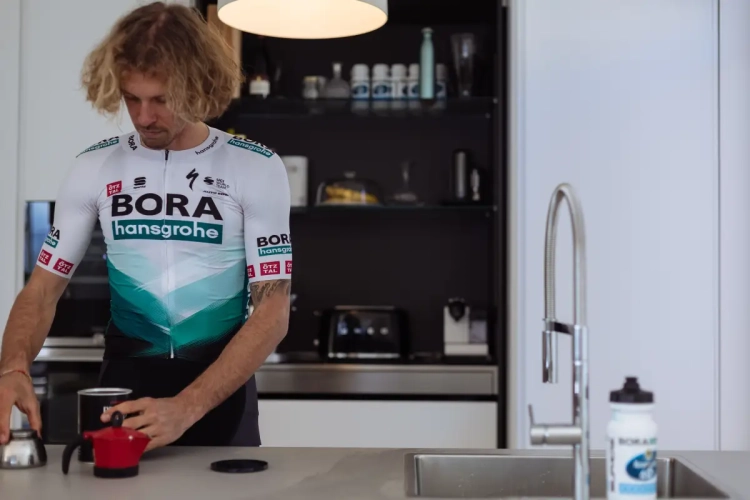 📷 Ook Bora-Hansgrohe stelt nieuwe truitjes voor: lichtere tinten voor Sagan & co