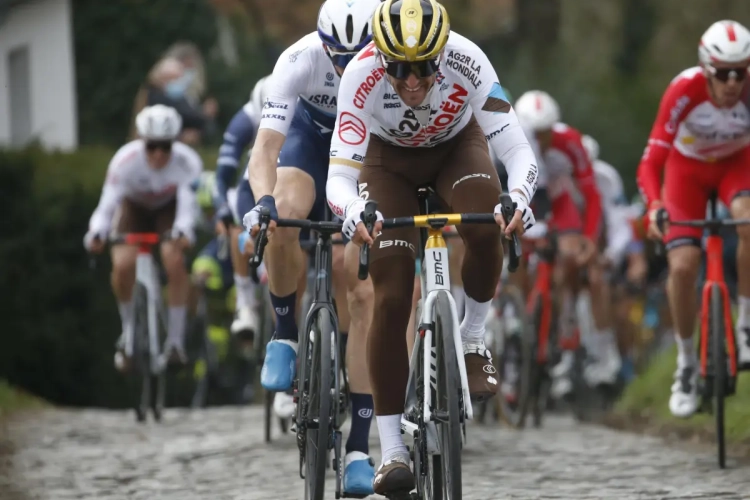 Greg Van Avermaet kreeg op zijn persconferentie het nieuws van Stybar te horen: "Jammer, want hij was zeker één van de outsiders"