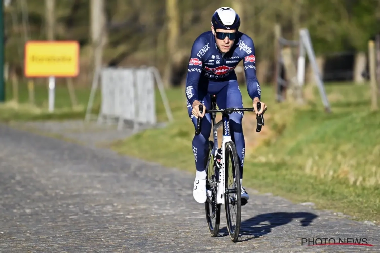 Pech voor ploegmaat van Mathieu van der Poel: sleutelbeenbreuk na val in Kuurne-Brussel-Kuurne