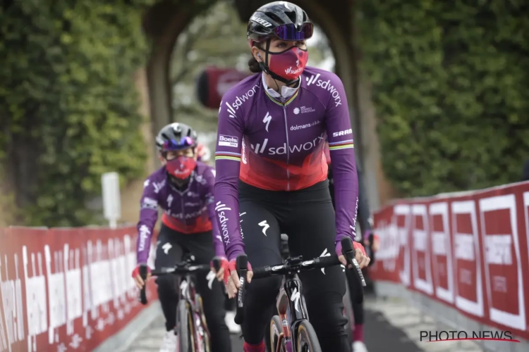 Van den Broek-Blaak rondt alweer knap staaltje tactiek af voor SD Worx in Strade Bianche, pech voor Kopecky in finale