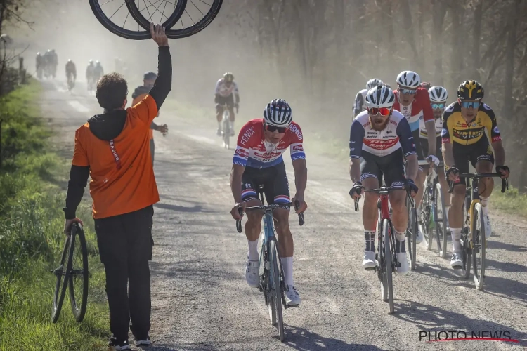 Mathieu van der Poel veruit allerbeste in prachtige kopgroep en pakt met flitsende demarrage winst in Strade