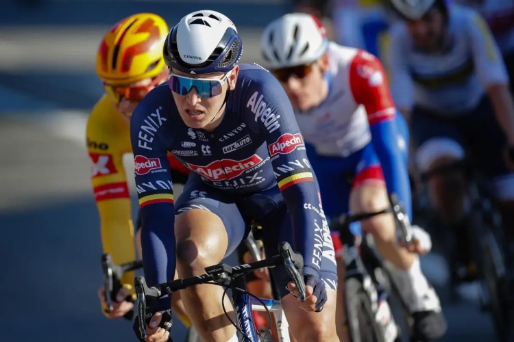 Merlier klopt Pedersen en pakt in waanzinnig snel gestarte Bredene Koksijde Classic al derde zege van het seizoen