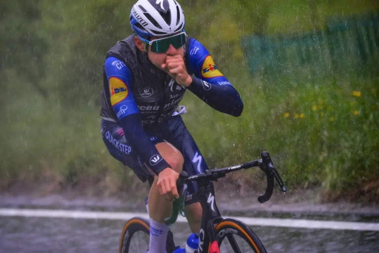 Remco Evenepoel krijgt meer dan twintig minuten aan de broek