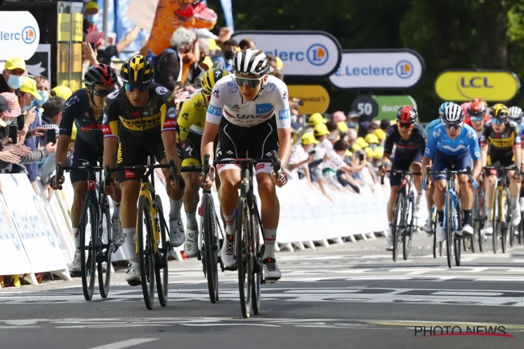 Roglič opent Tour met twee derde plaatsen (en wat fysieke averij): "Van der Poel verdiende zeker de overwinning"